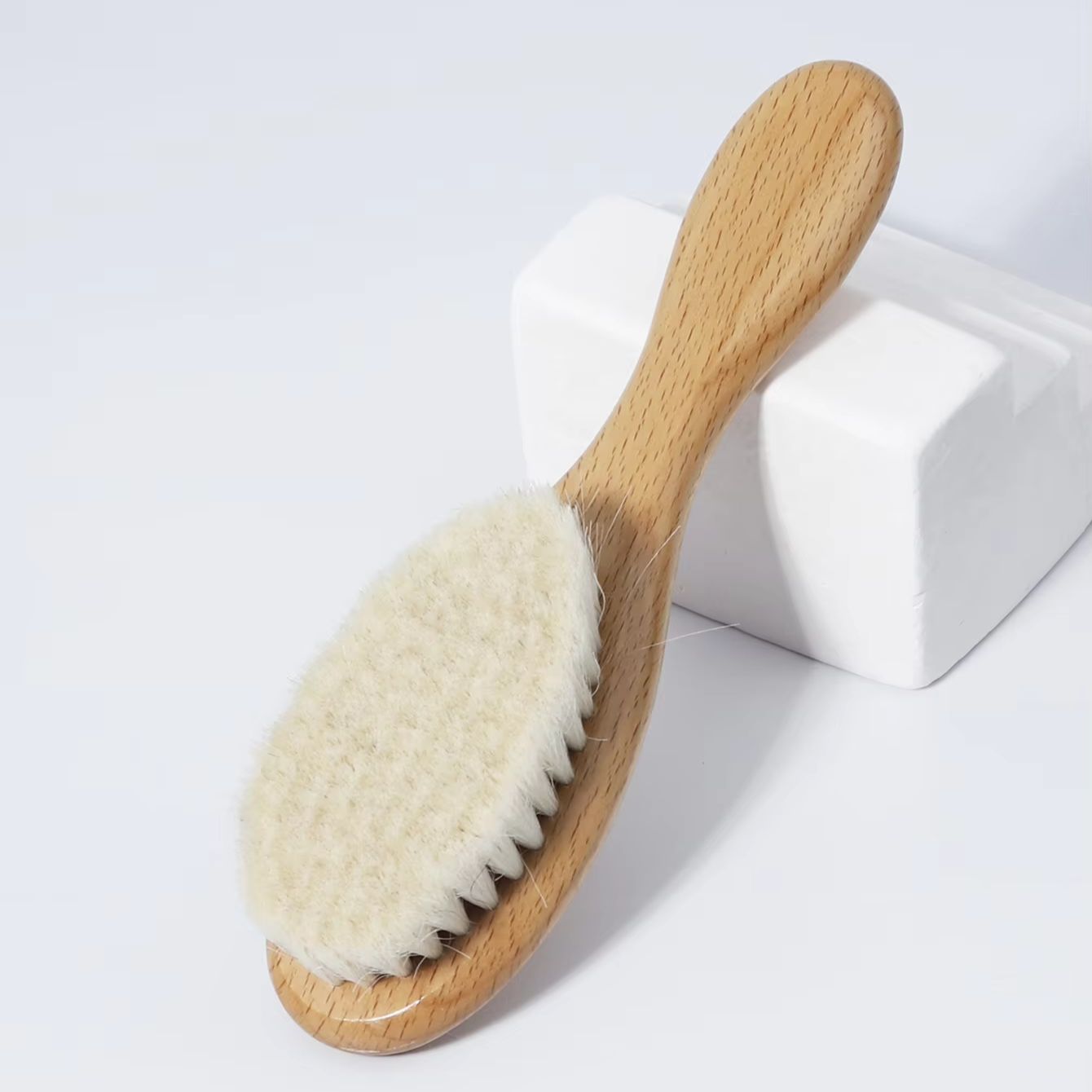 فرشاة شعر مصنوعة من شعر الماعز - مراجعة Hair Care Essential وسعره