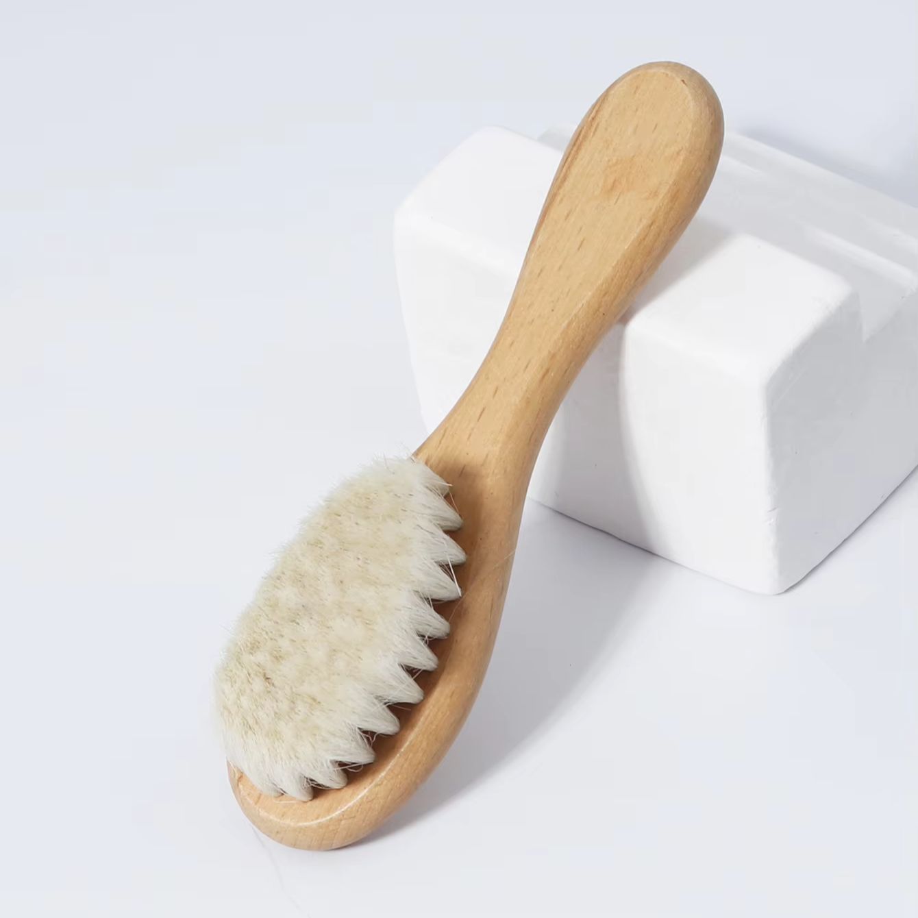 فرشاة شعر مصنوعة من شعر الماعز - مراجعة Hair Care Essential وسعره